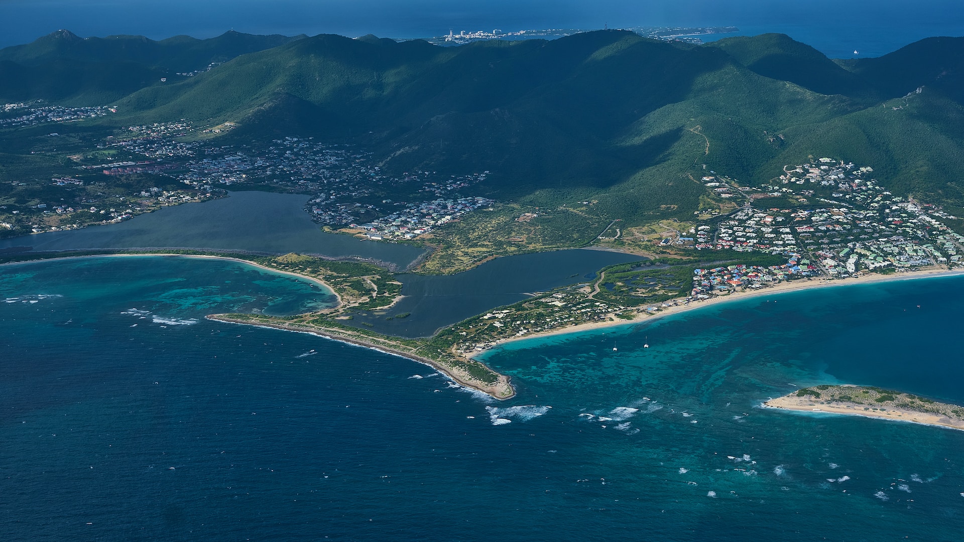 Photo de l'île Saint-Martin vue du ciel.