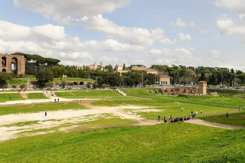 Vue des vestiges d'un cirque romain très célèbre à Rome.