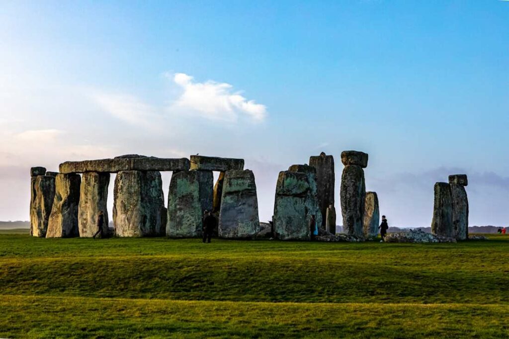 Vue de Stonehenge, un site touristique incontournable d'Angleterre.