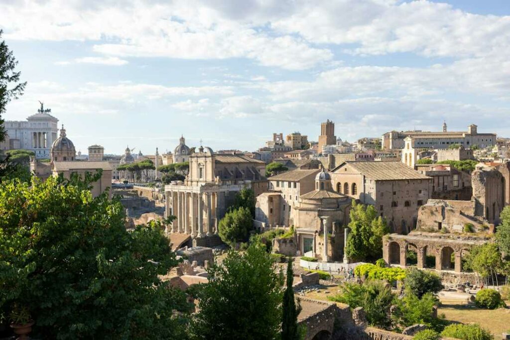 Vue du forum romain à Rome, vestiges de l'empire romain.